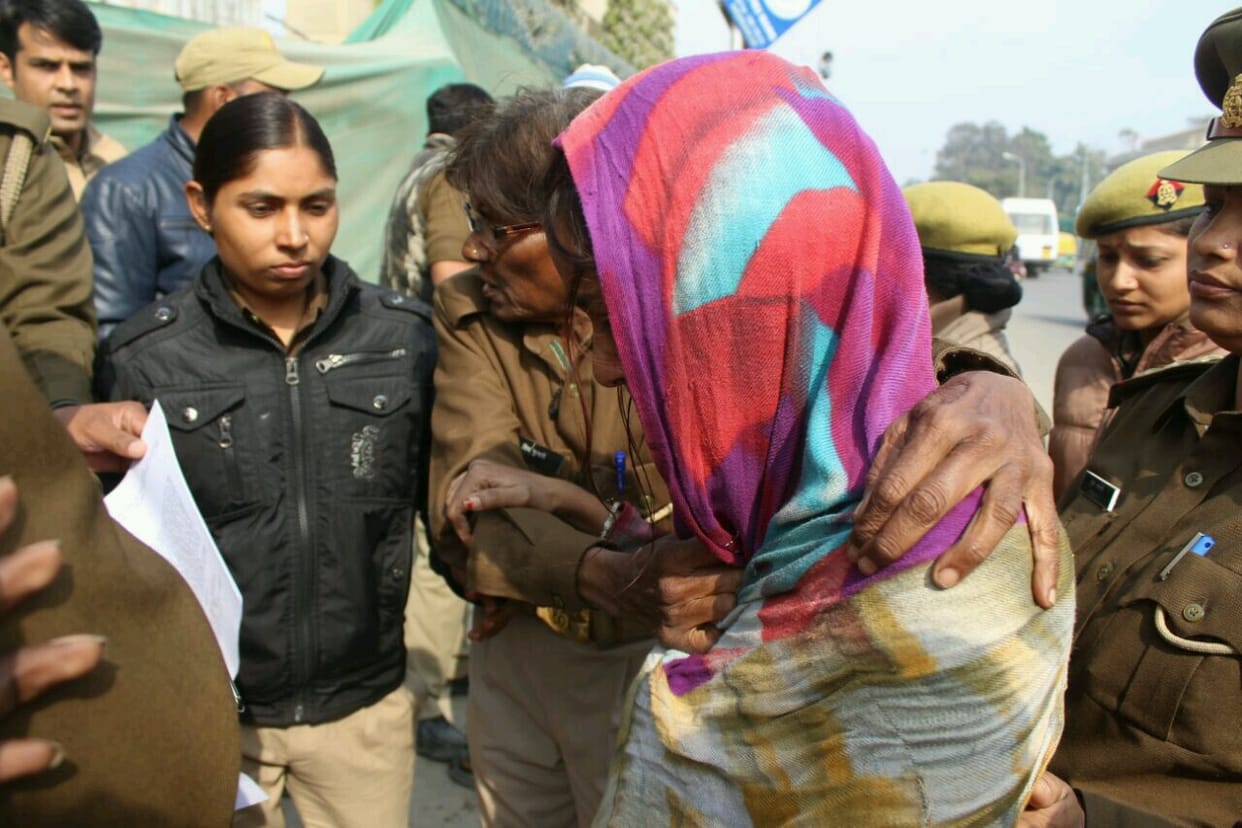 woman tried to commit suicide with family