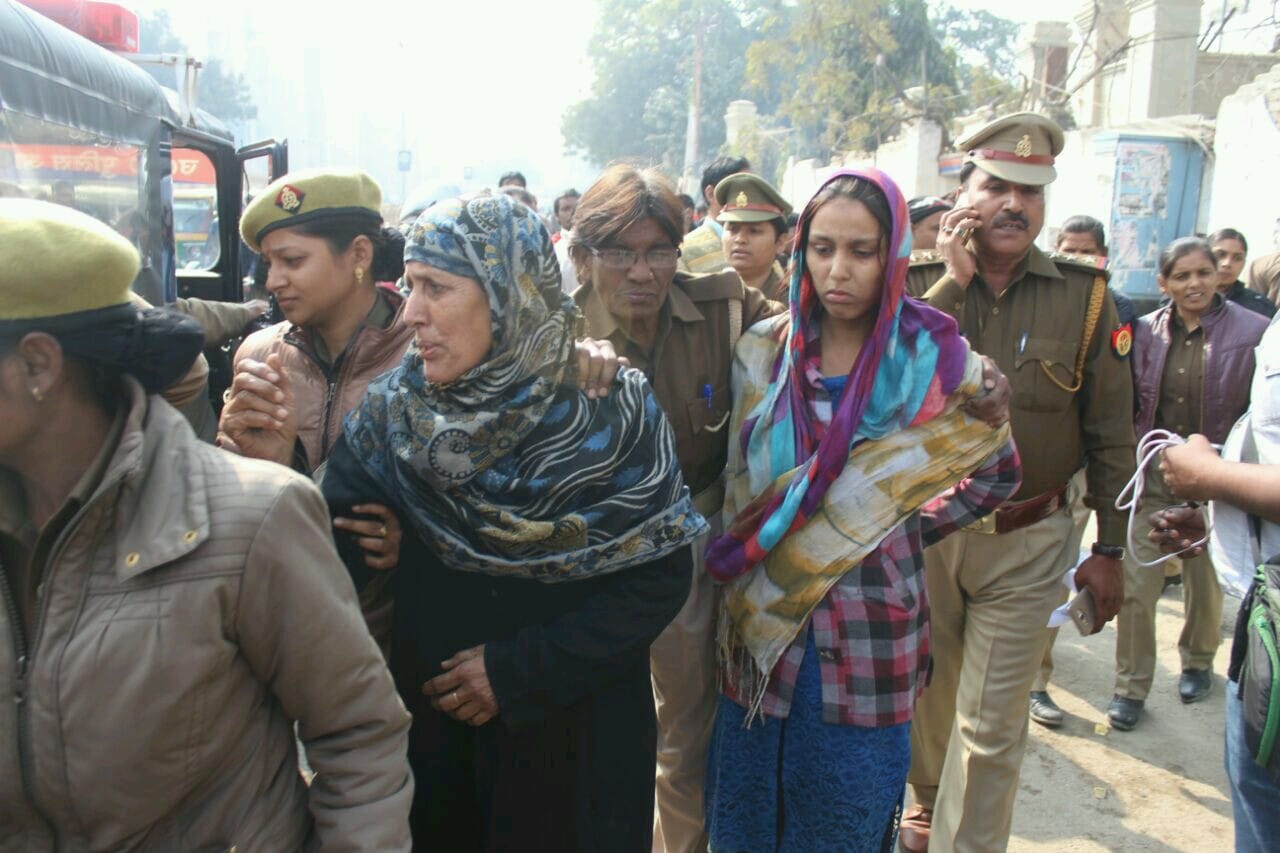 woman tried to commit suicide with family