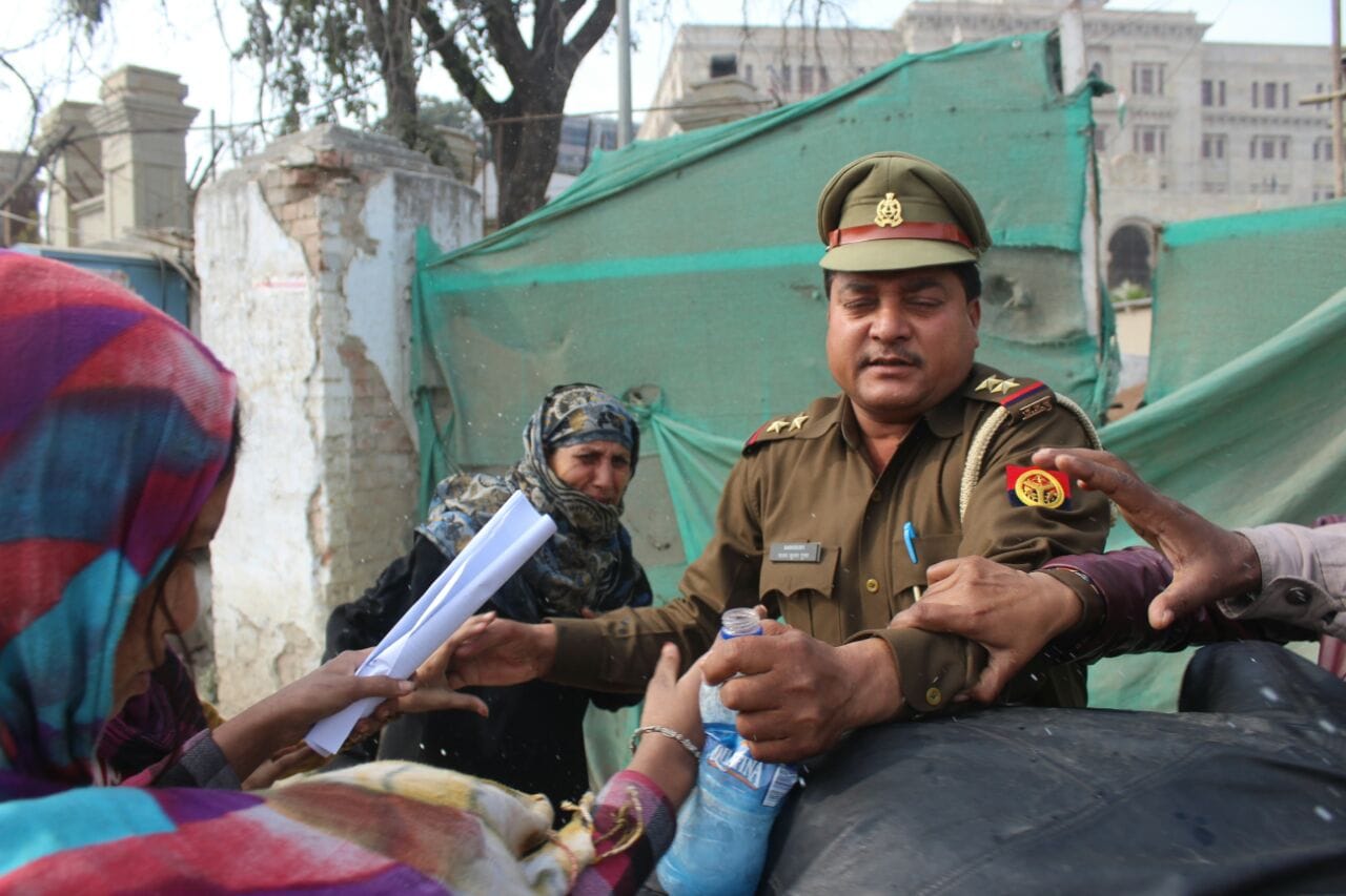 woman tried to commit suicide with family