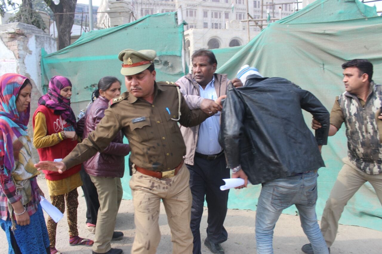 woman tried to commit suicide with family