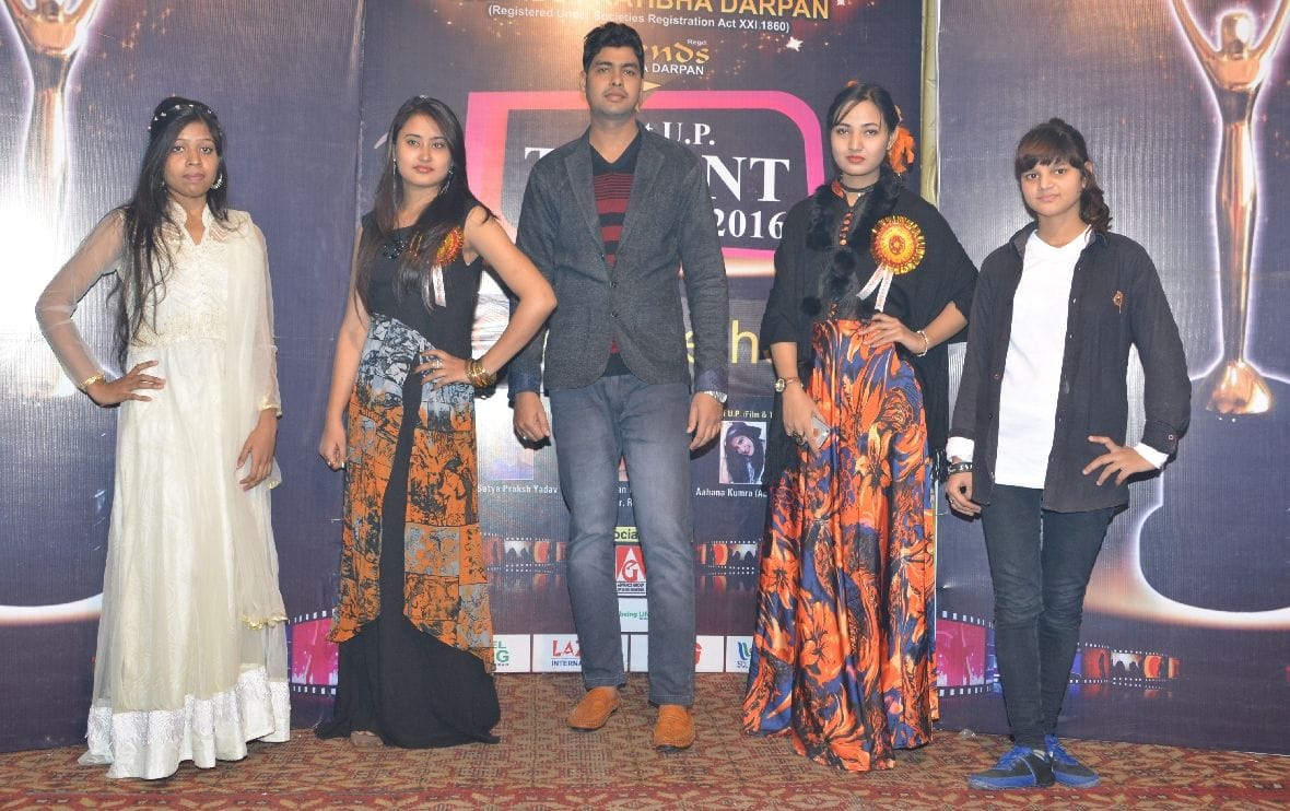 Participants in the talent show Talent Award