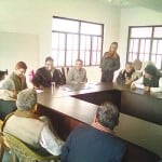 अधिवक्ताओं से मतदान व सहयोग की अपील करते तहसीलदार।