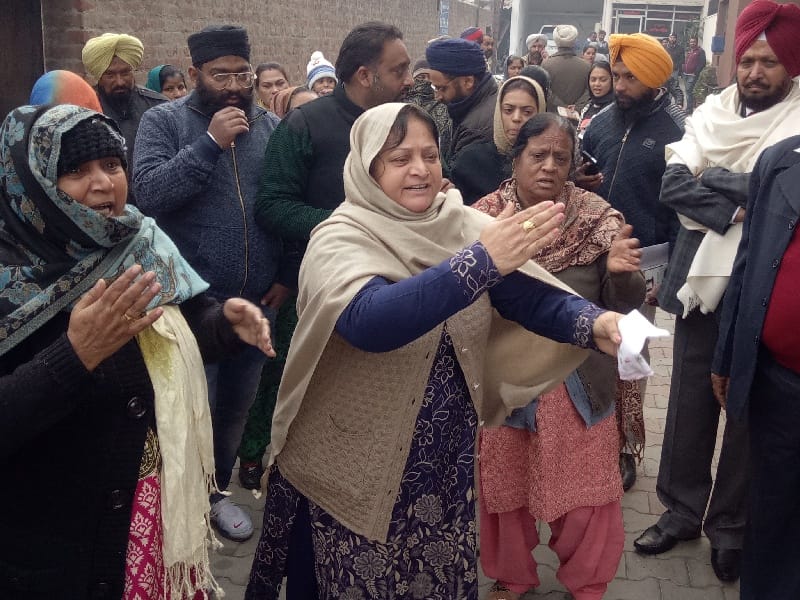 Delivery case, death of the child in the womb, family of the commotion,  Mandi Gobindgarh