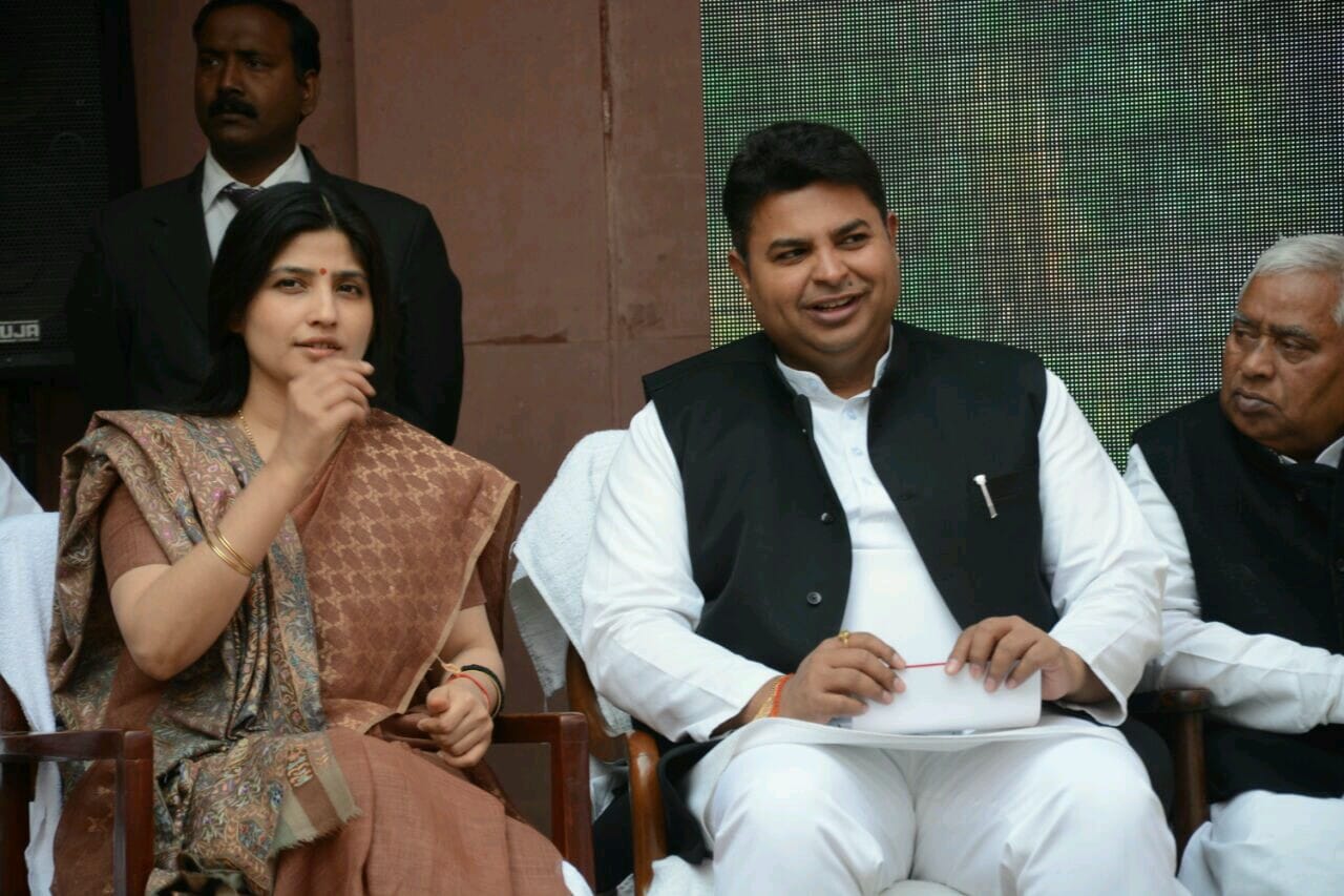 akhilesh yadav releases election manifesto
