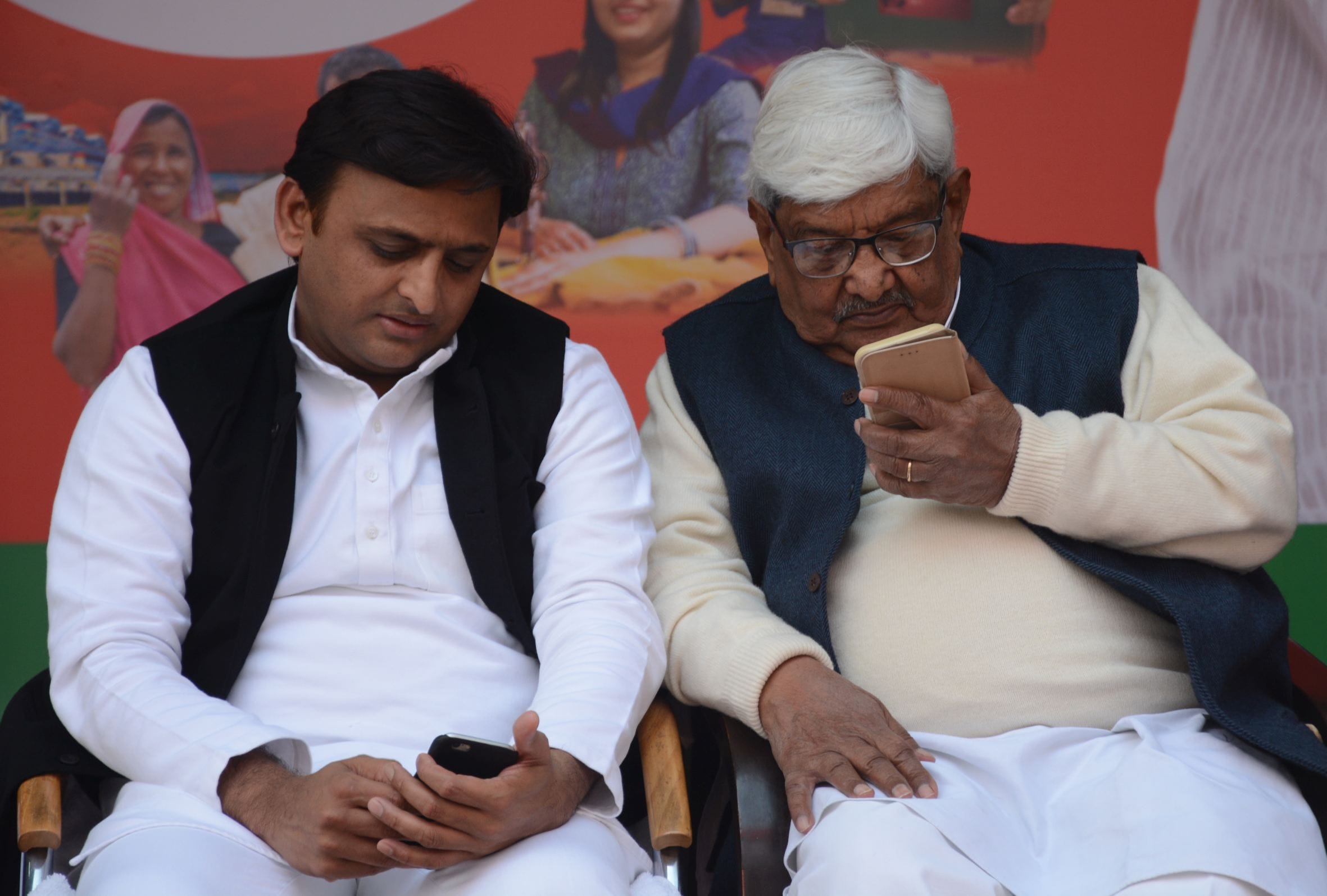 dimple akhilesh meets MSY after manifesto announcement