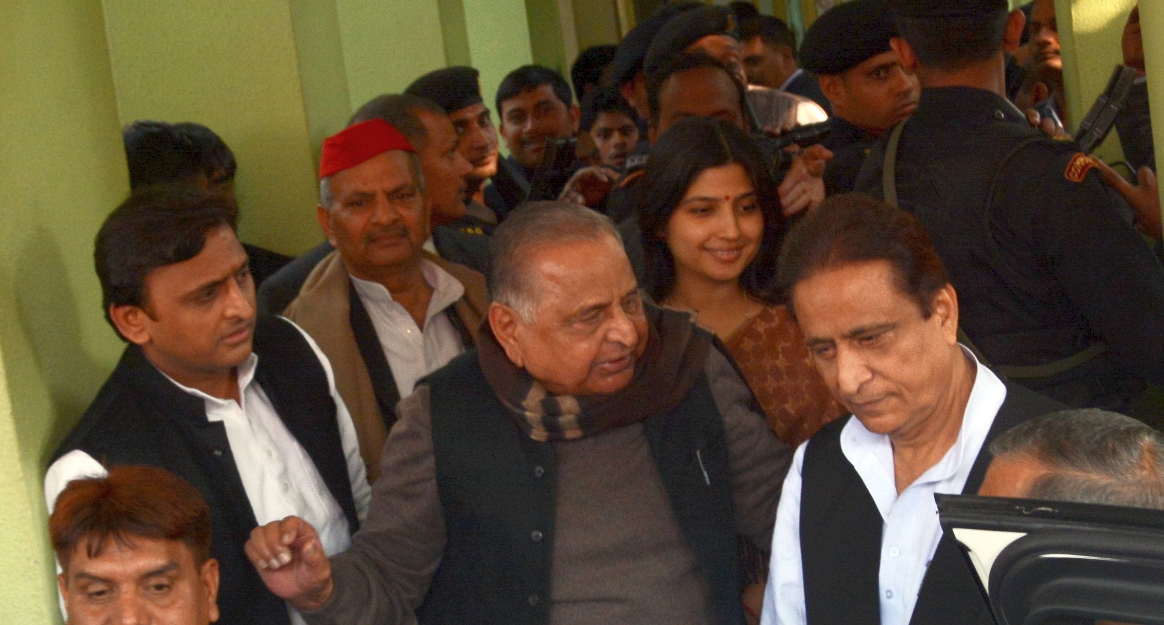 dimple akhilesh meets MSY after manifesto announcement