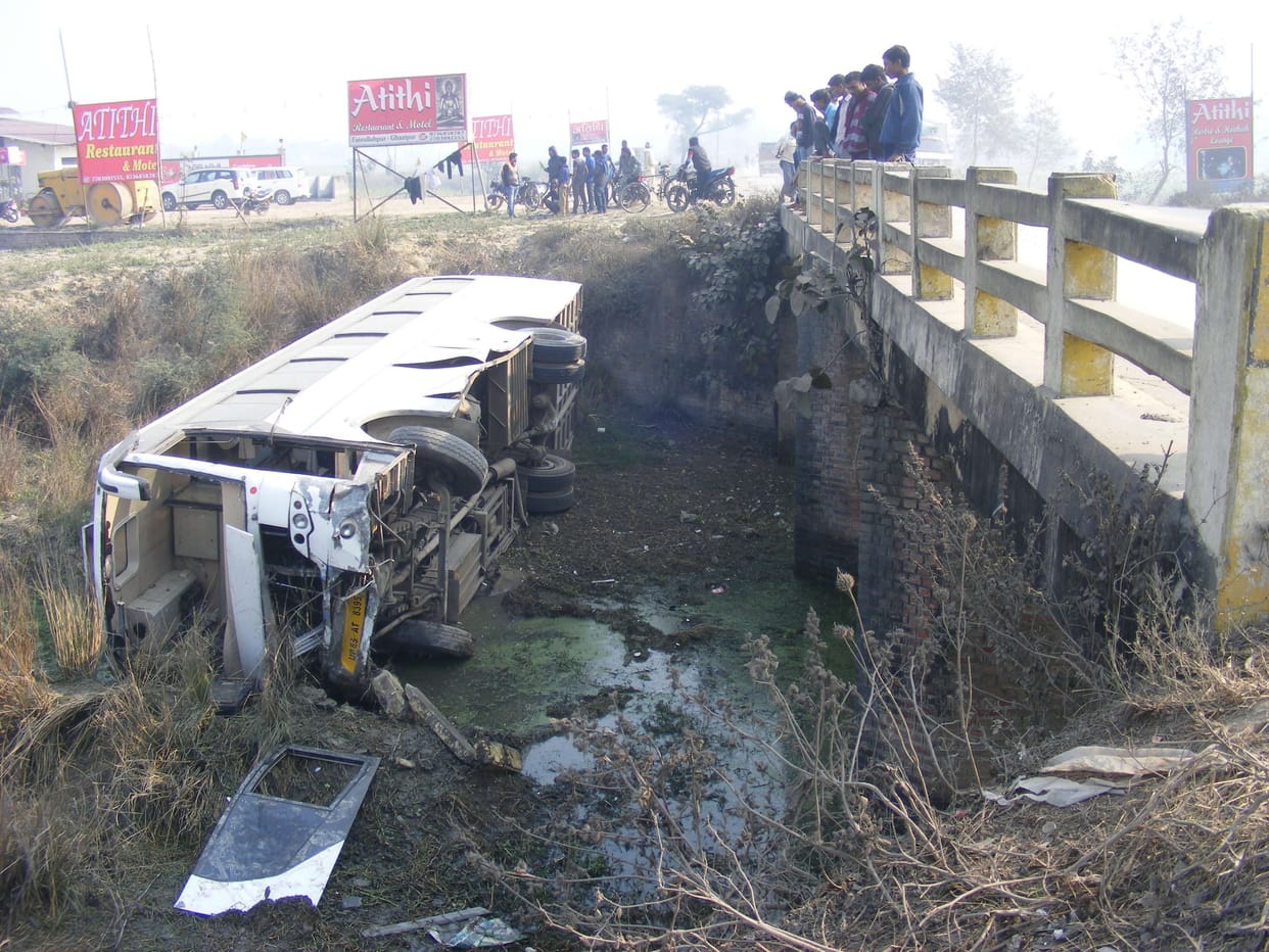 Bus collided with a tractor stuck in the ravine, three wounded
