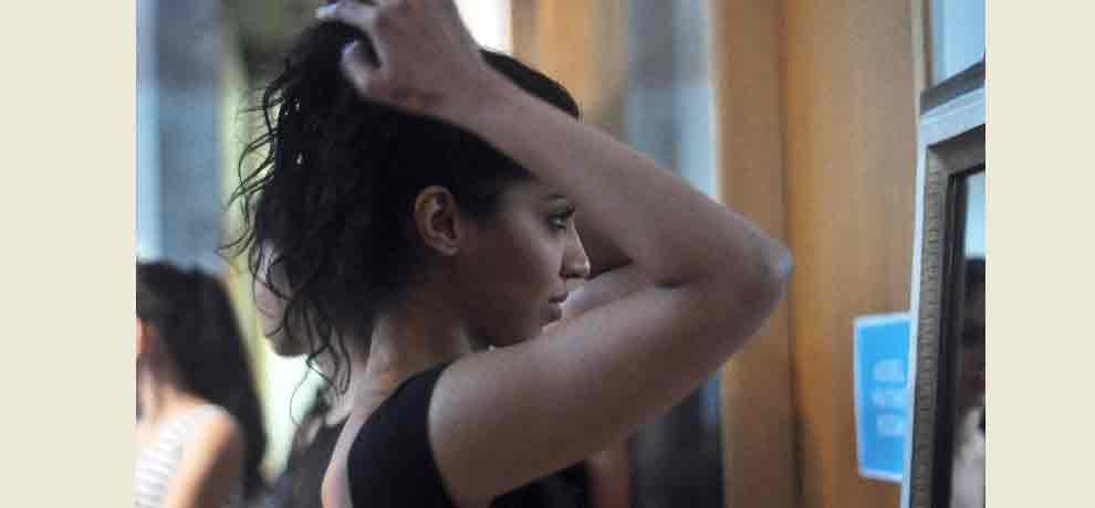fashion  models getting ready for Amazon India Fashion Week 2017