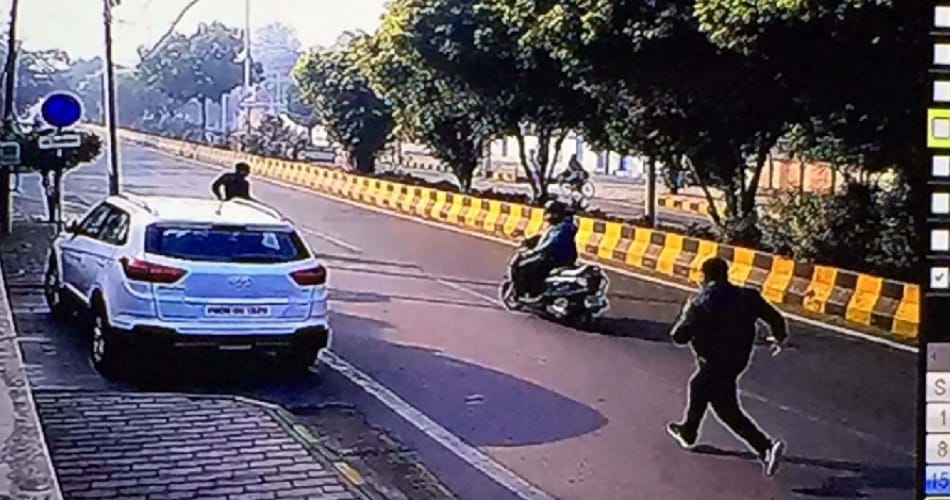 gangwar at ludhiana of punjab, gangster bhalu firing on a boay on road, cctv captured incident