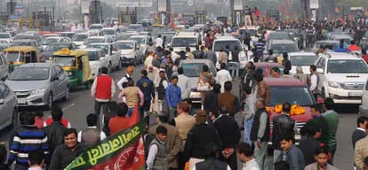 Lamborghini car arrived in noida people crowed made traffic jam 