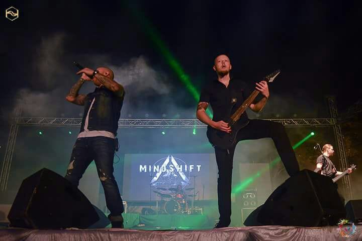 iit bhu: westorn band and sweadon metal rock performance in kashiyatra