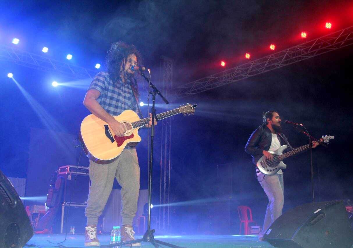 iit bhu: westorn band and sweadon metal rock performance in kashiyatra