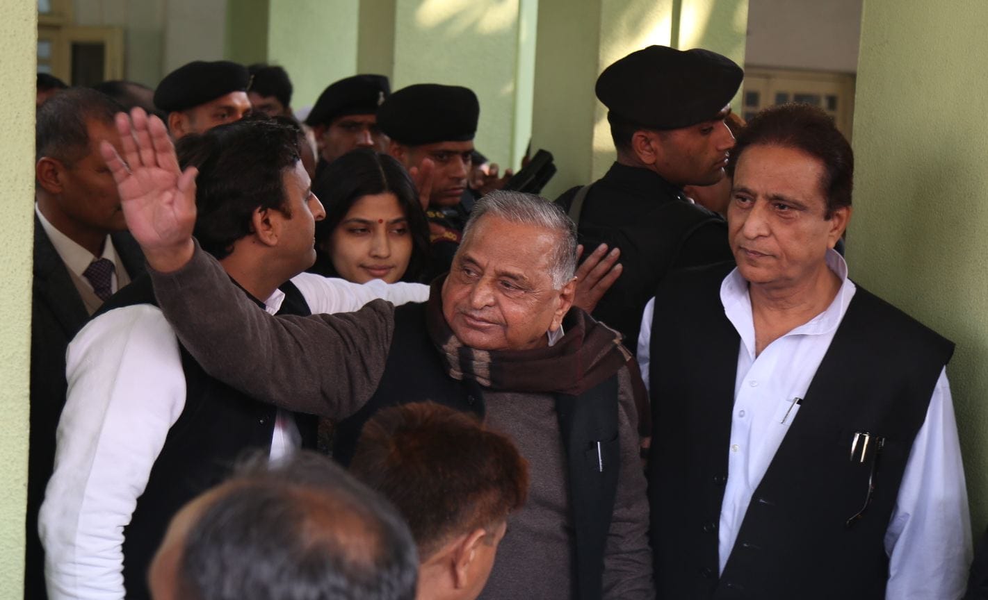 dimple akhilesh meets MSY after manifesto announcement