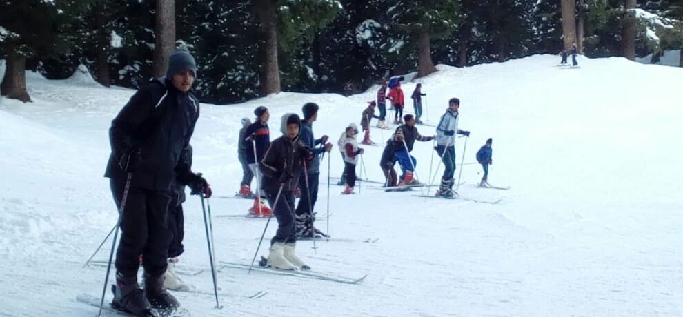Skiing at Narkanda