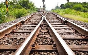 a mother jumped in front train with two inicent daughters in ghazipur