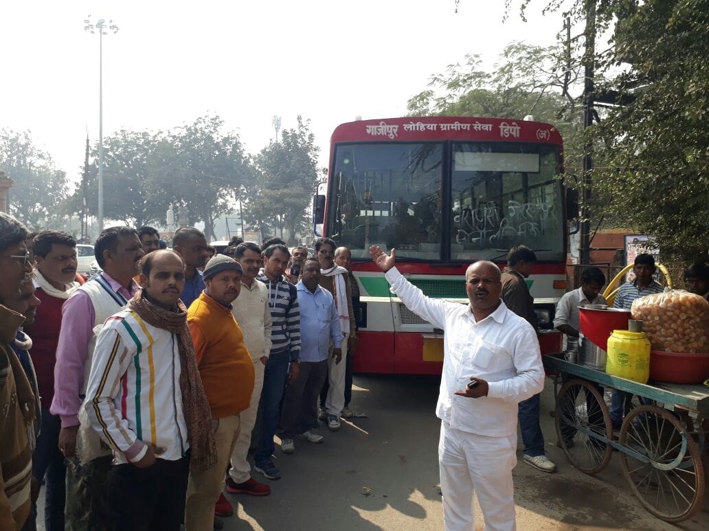 Varanasi Private bus owners simply stopped in Roadways bus