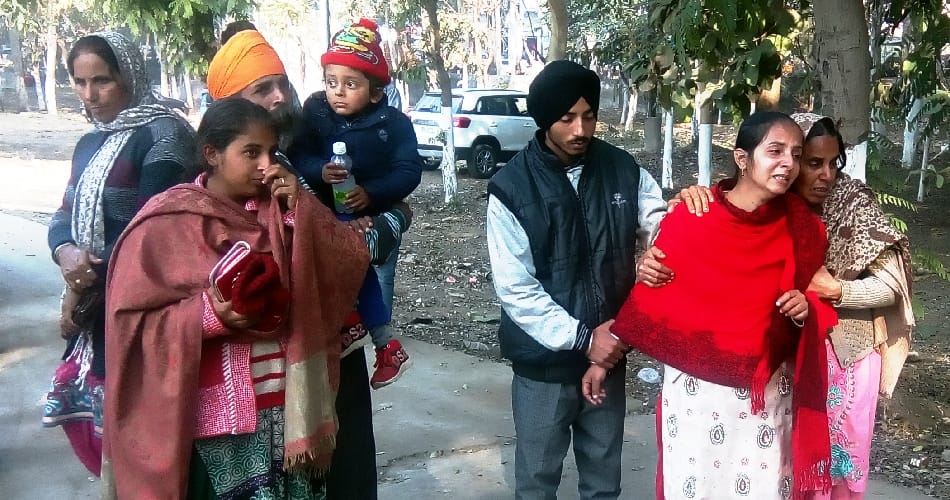 28 years old boy dead body found hanged on tree at btala, wife said husband murdered
