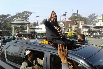 sangeet som samet in diggajon ne kiya parcha daakhil