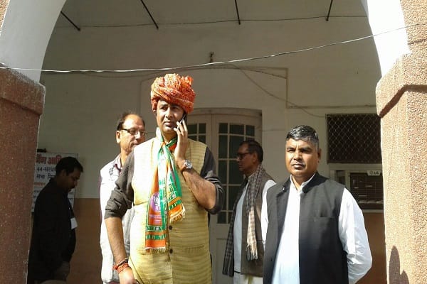 sangeet som samet in diggajon ne kiya parcha daakhil