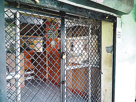 If you do not cache the commotion, the staff put the lock in the bank