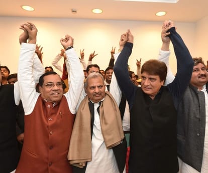 sonia and priyanka was behind congress SP alliance.