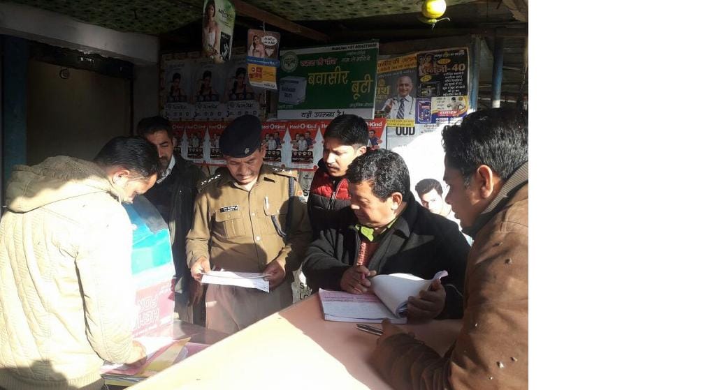 gonda : fake medical officer is arrested by police