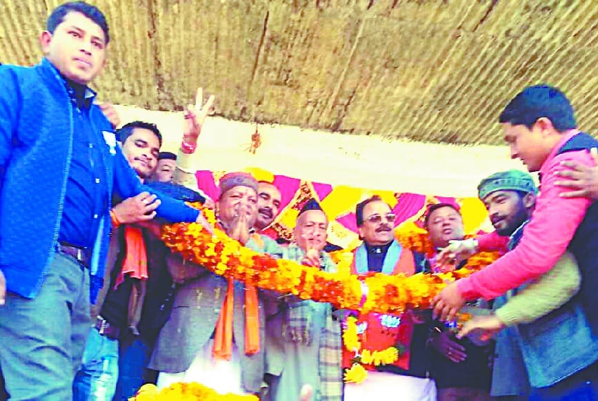 Do not sit in the lotus house to house to feed the rest: Koshiyari