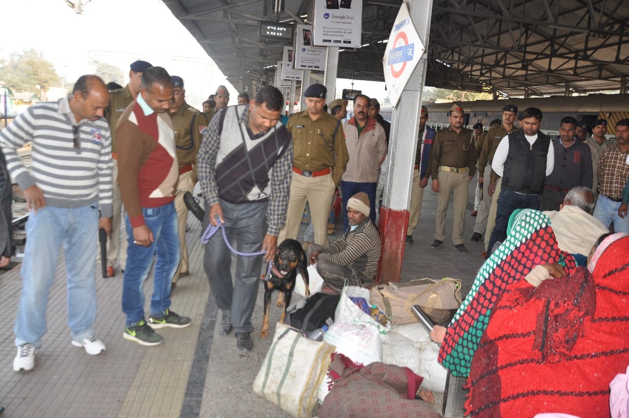 threat to railway station to blast by bomb
