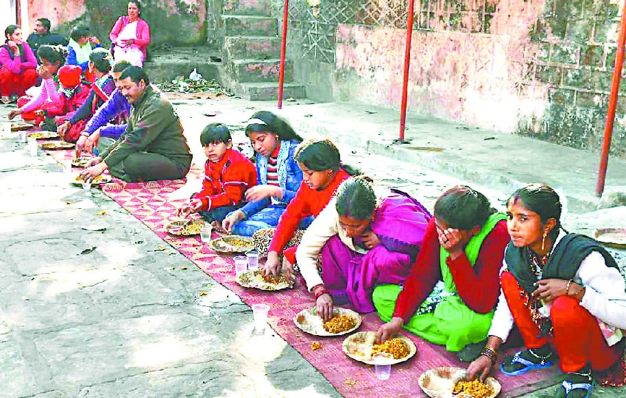 Hundreds of devotees took Magi slang