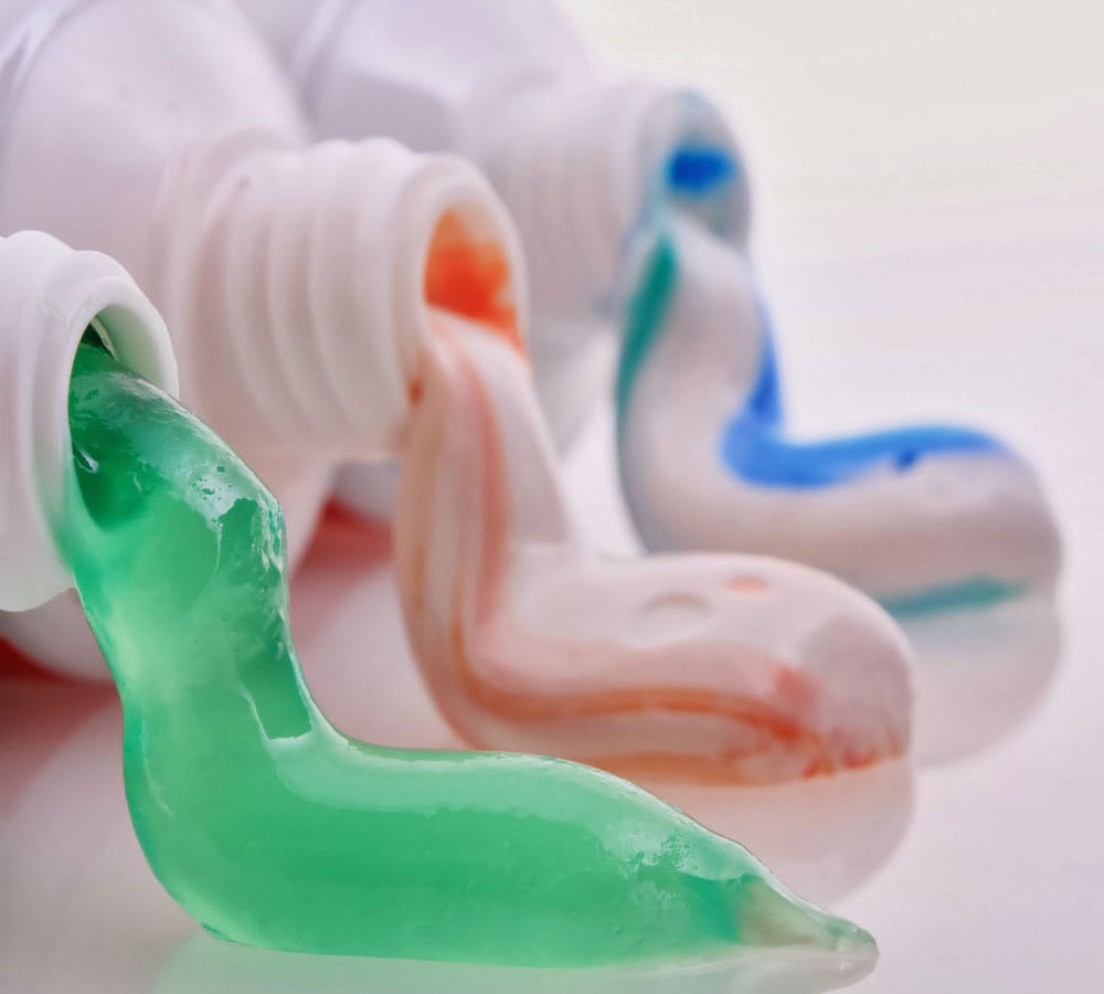 wonderful uses of toothpaste