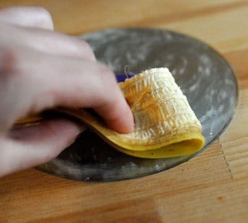 wonderful uses of toothpaste