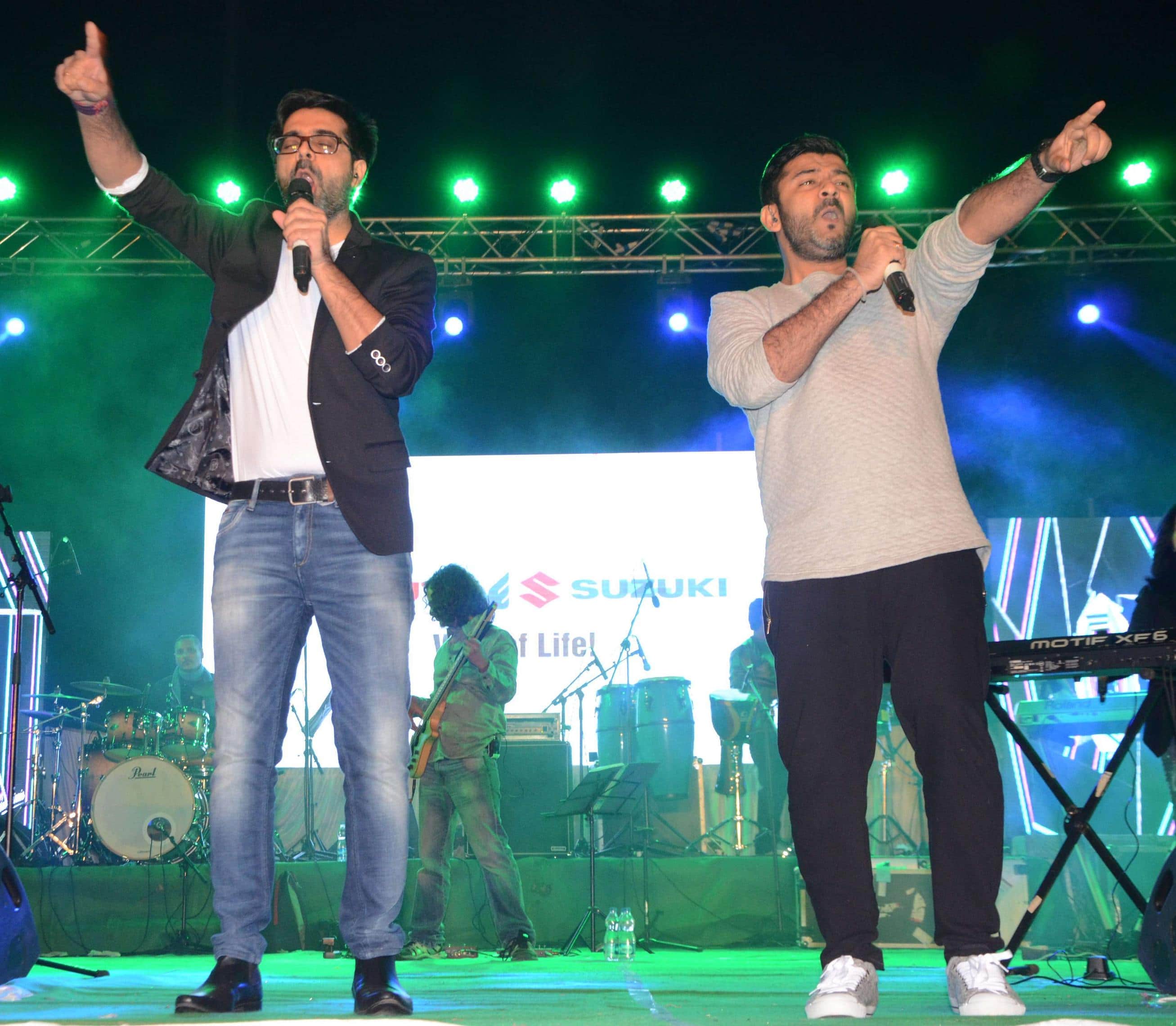 iit bhu: sachin and jigar paerform at kashi yatra