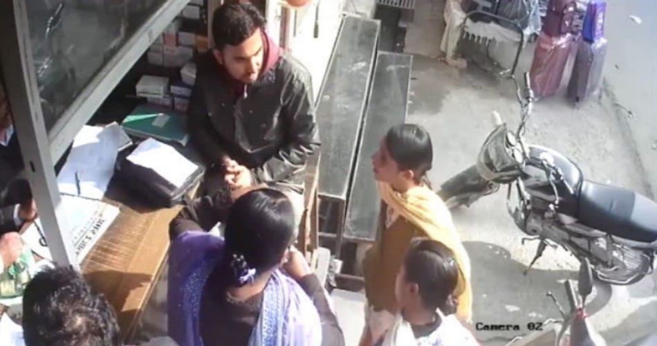 Vicious women stole gold ornaments from shop by selling them in jaipur