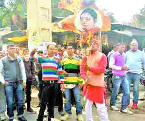 BJP people protest against ticket alottment