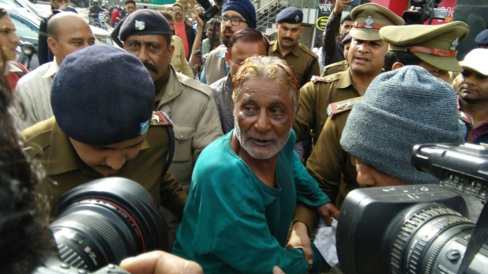leader supporter want to burn himself in dehradun