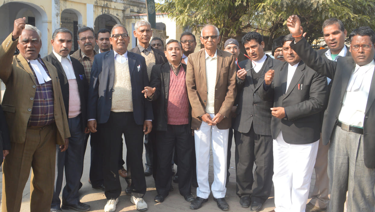 The agitated voice of advocates