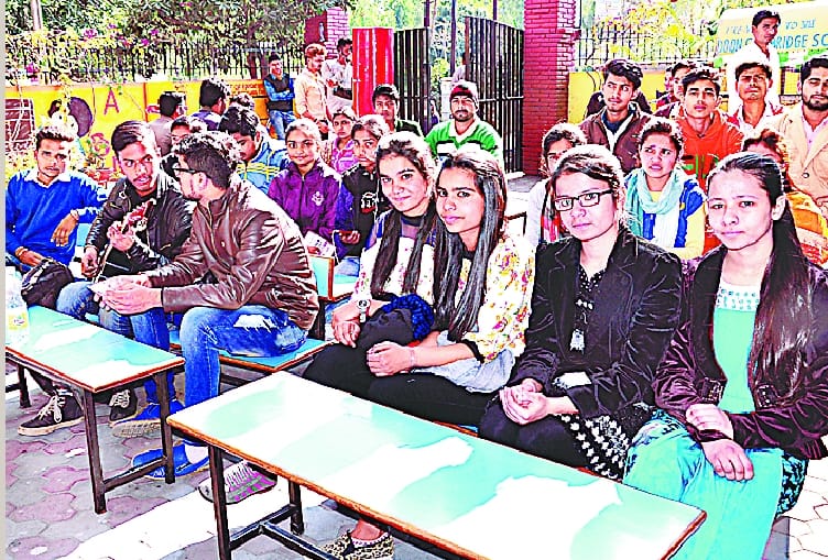 Amar Ujala descended audition of young talent hunt