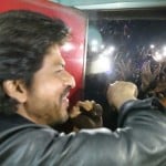Crowd goes out of control on seeing Shah Rukh and Sunny Leone