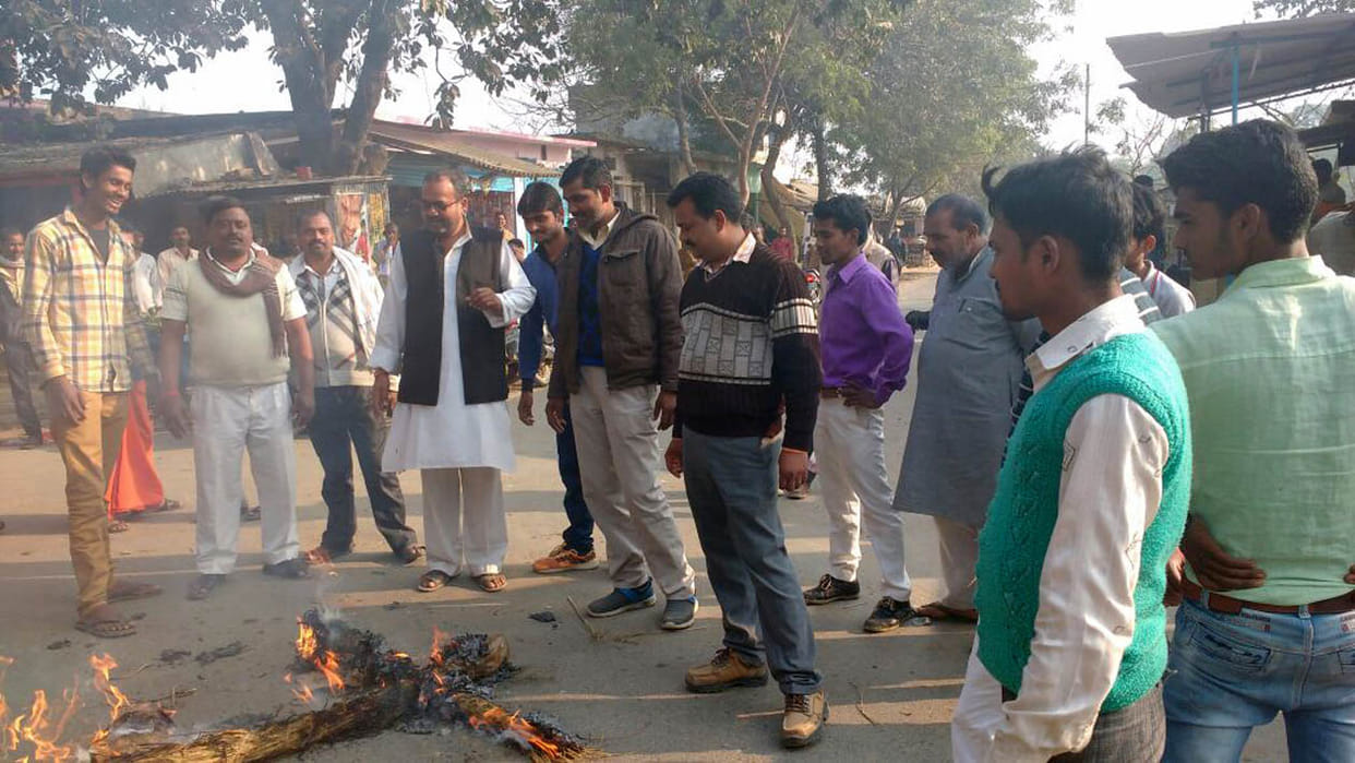 Jaiprakash Jaiswal burnt effigies of