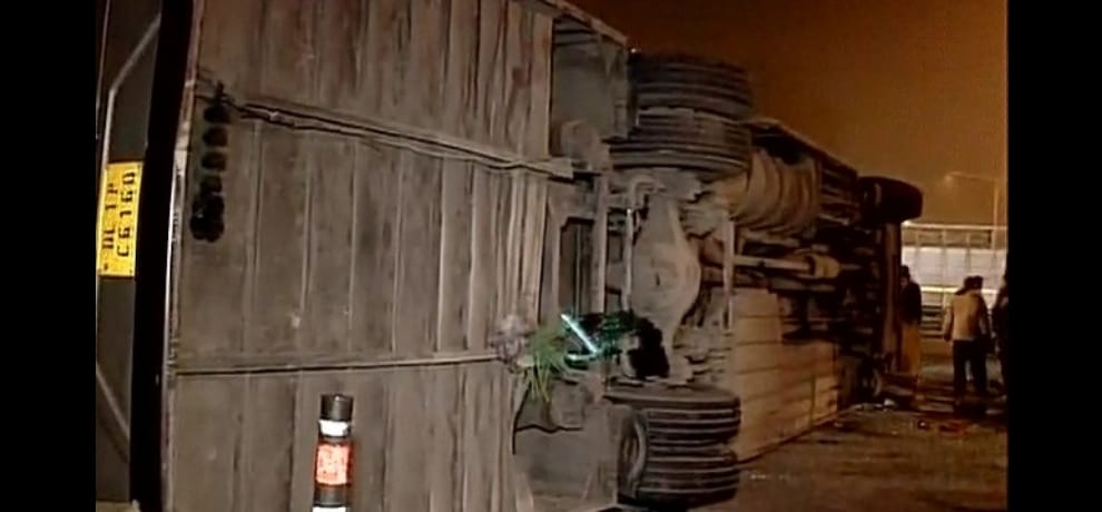 19 injured as truck hits bus in Delhi Cantonment, 2 serious