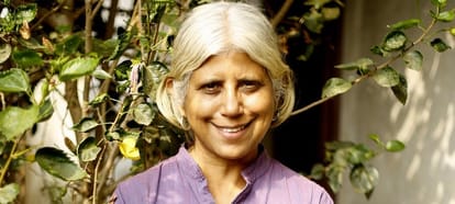 activist Bela Bhatia threatend by goons- Get out of Bastar otherwise we will burn your house