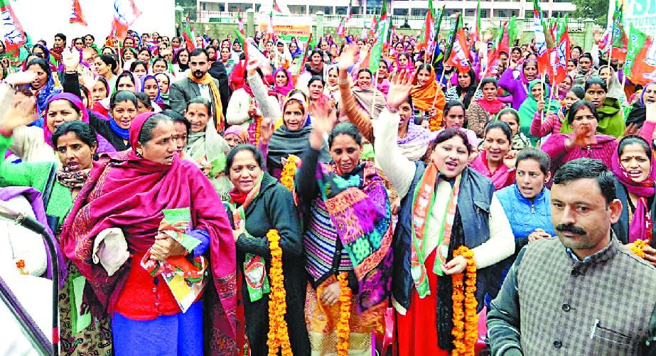 bjp mahila morcha attack on congress