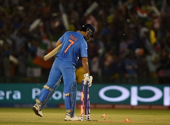 Dhoni gave unique gift to Virat Kohli for first odi series win