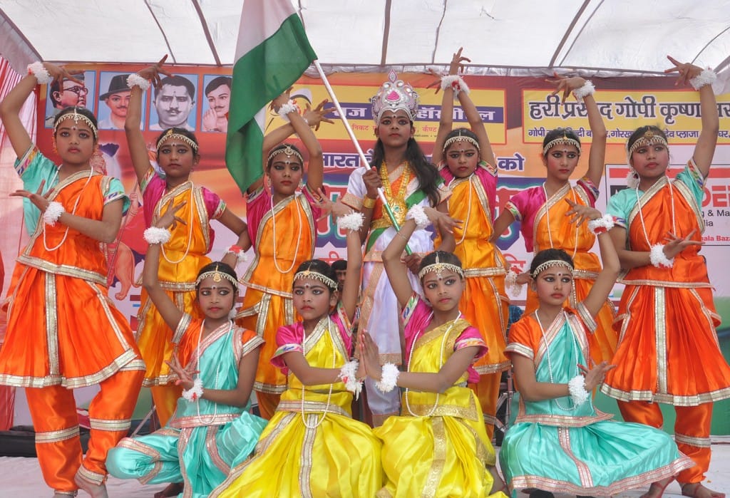 Students give tribute to martyrs