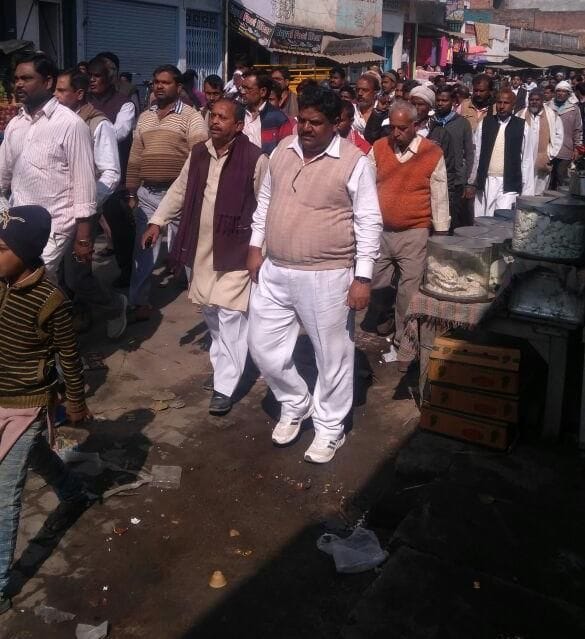 Protesters, police lathicharge