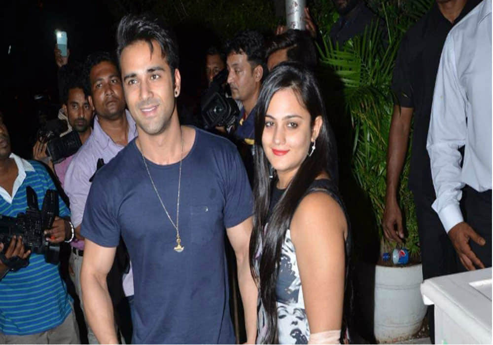 Pulkit Samrat threatens media photographer