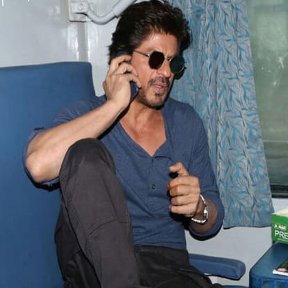 shahrukh khan reached delhi by train
