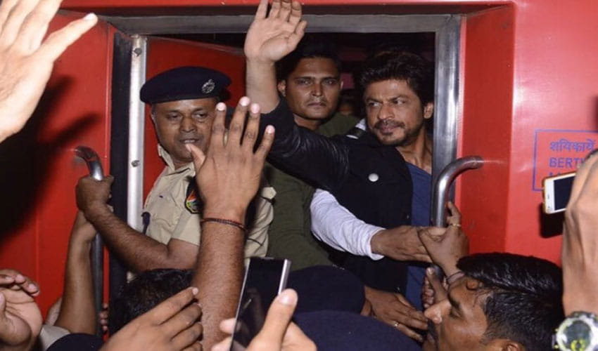 shahrukh khan reached delhi by train