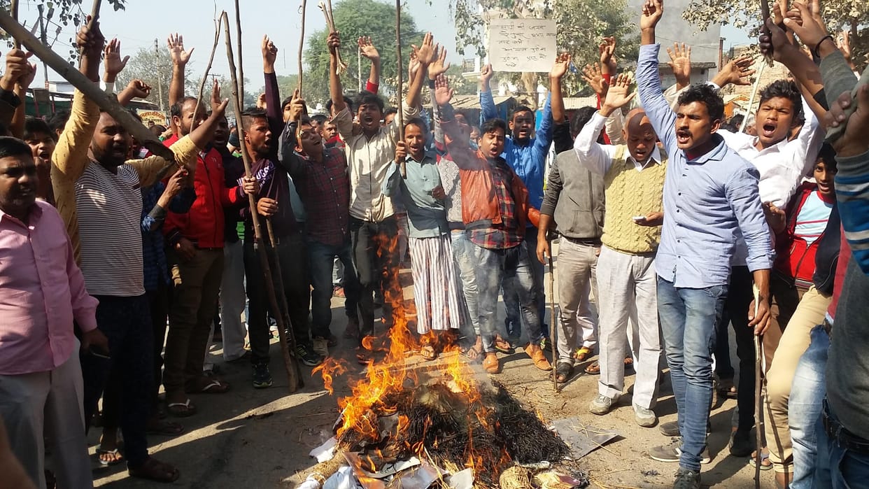 the sup0poters come at road for no name in samajwadi party lcandidate list