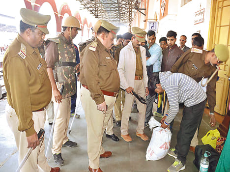 Checking trains and on the platforms of the suspects